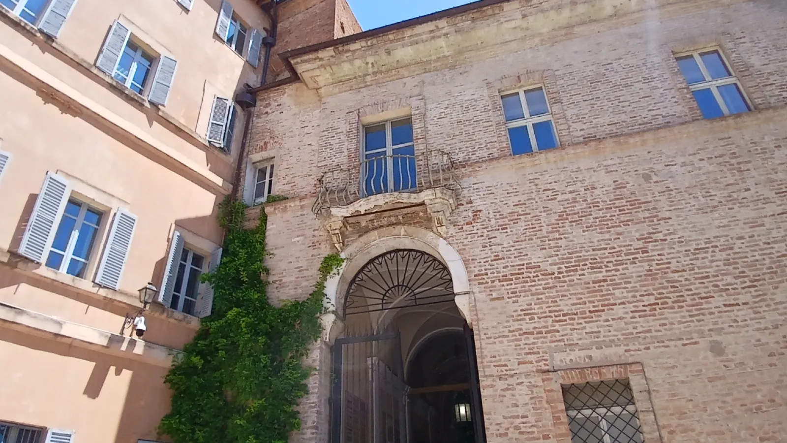 Facciata rettorato unipg 