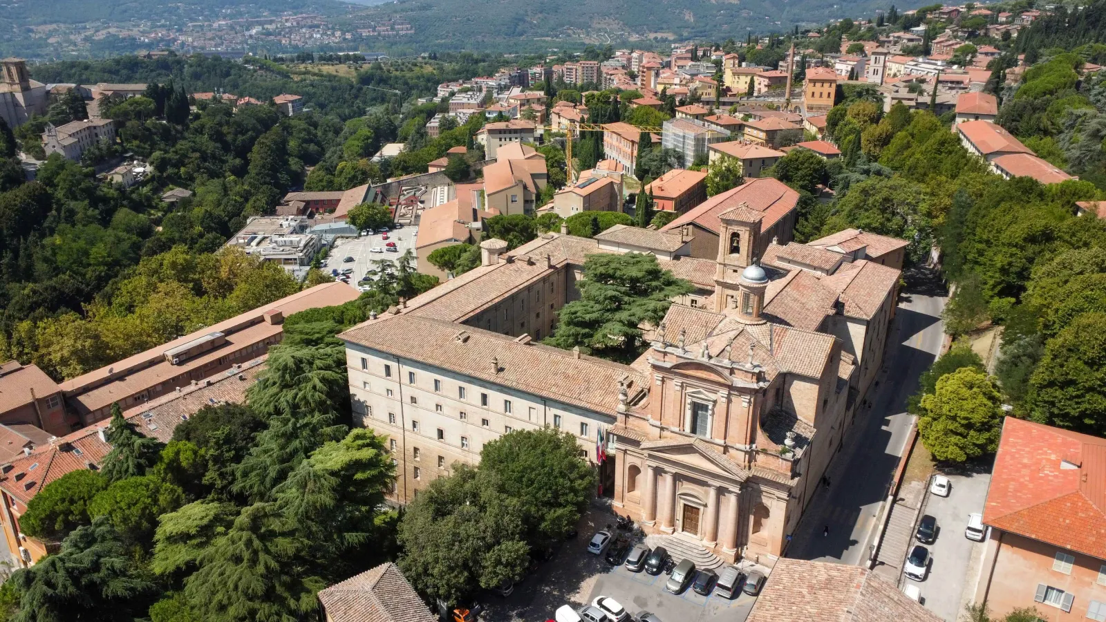 Vista con drone dell'università 