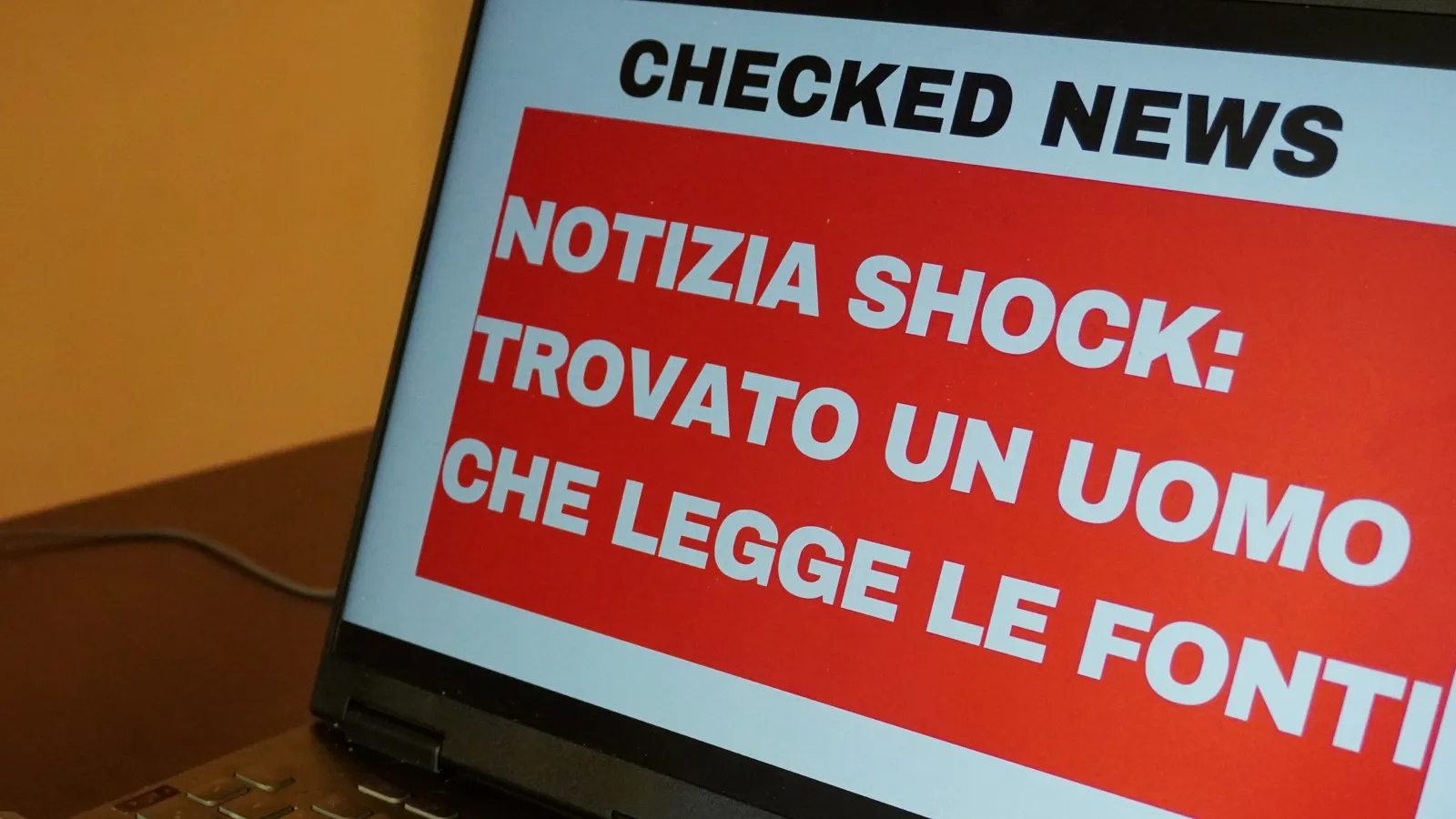 pc con finta testata