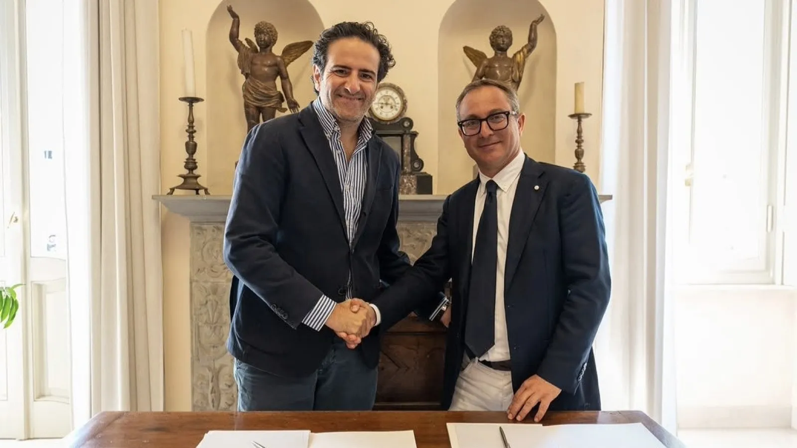 L’Amministratore unico di ADISU Umbria Giacomo Leonelli con il Rettore dell’Università degli Studi di Perugia in occasione della convenzione per l’accoglienza della comunità studentesca in mobilità.