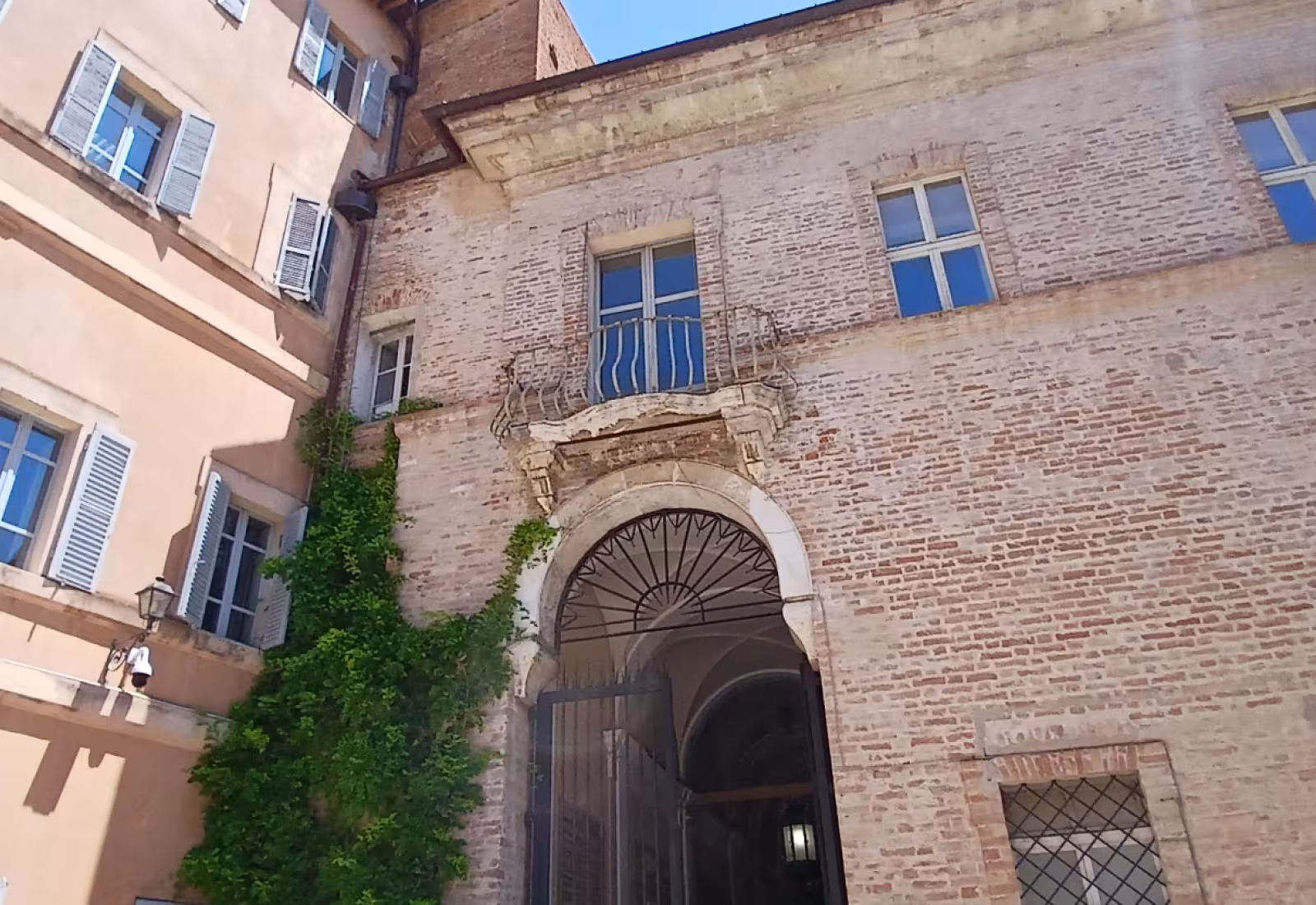 Facciata rettorato unipg 