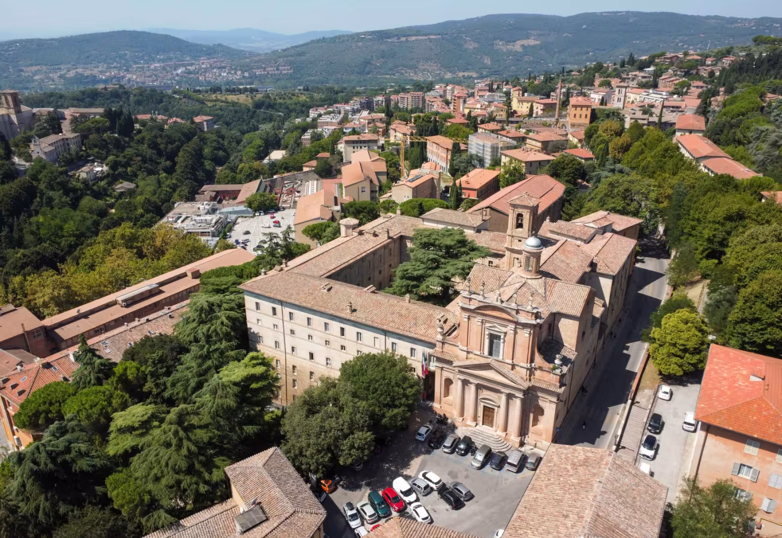 Vista con drone dell'università 