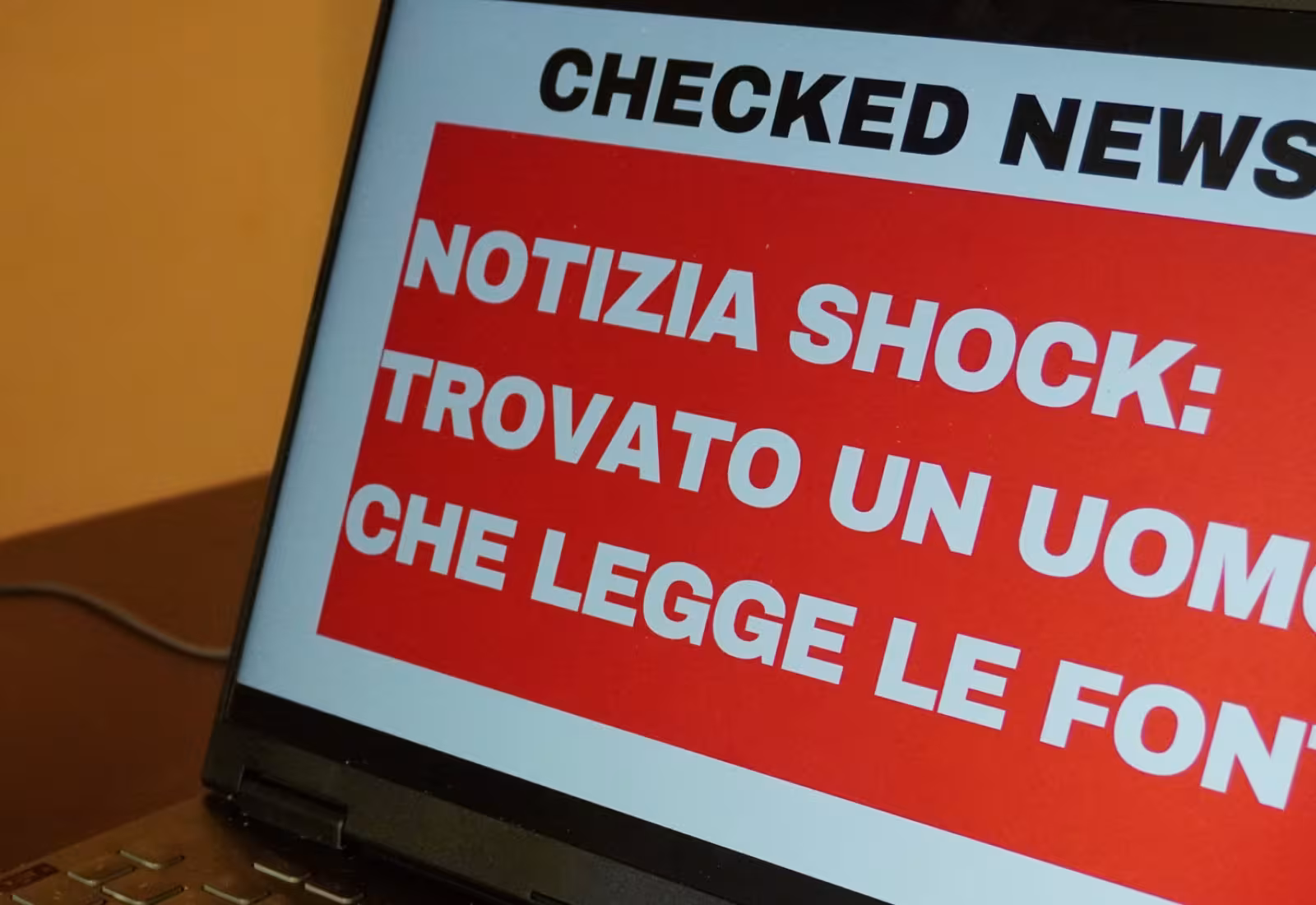 pc con finta testata