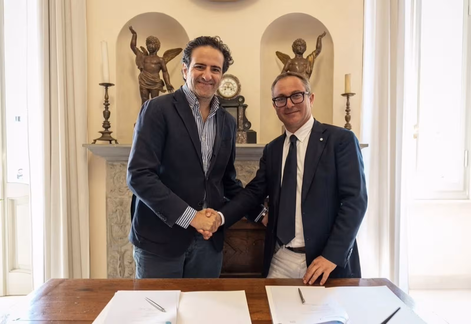 L’Amministratore unico di ADISU Umbria Giacomo Leonelli con il Rettore dell’Università degli Studi di Perugia in occasione della convenzione per l’accoglienza della comunità studentesca in mobilità.